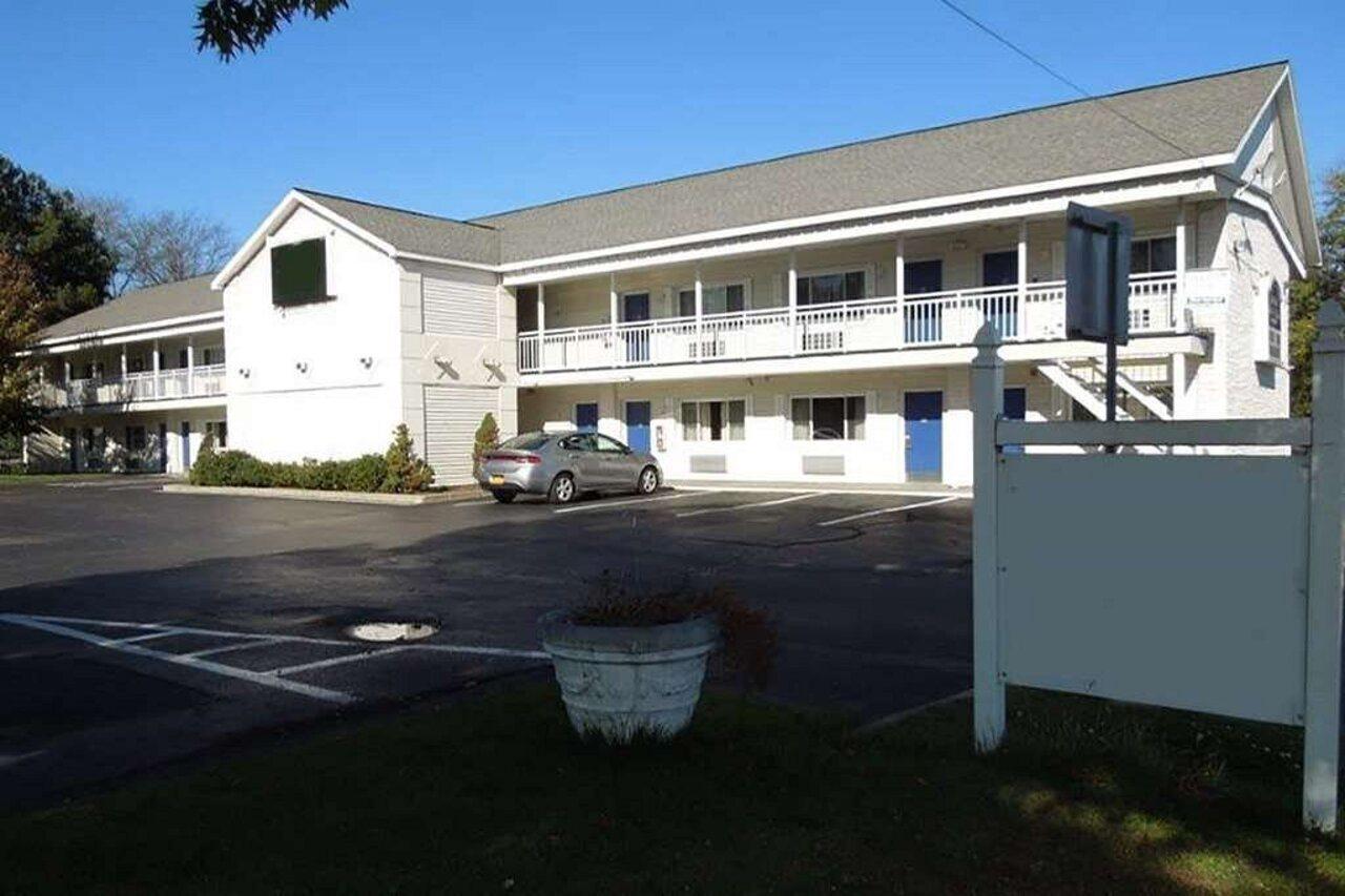 Super 8 By Wyndham Albany Motel Exterior photo